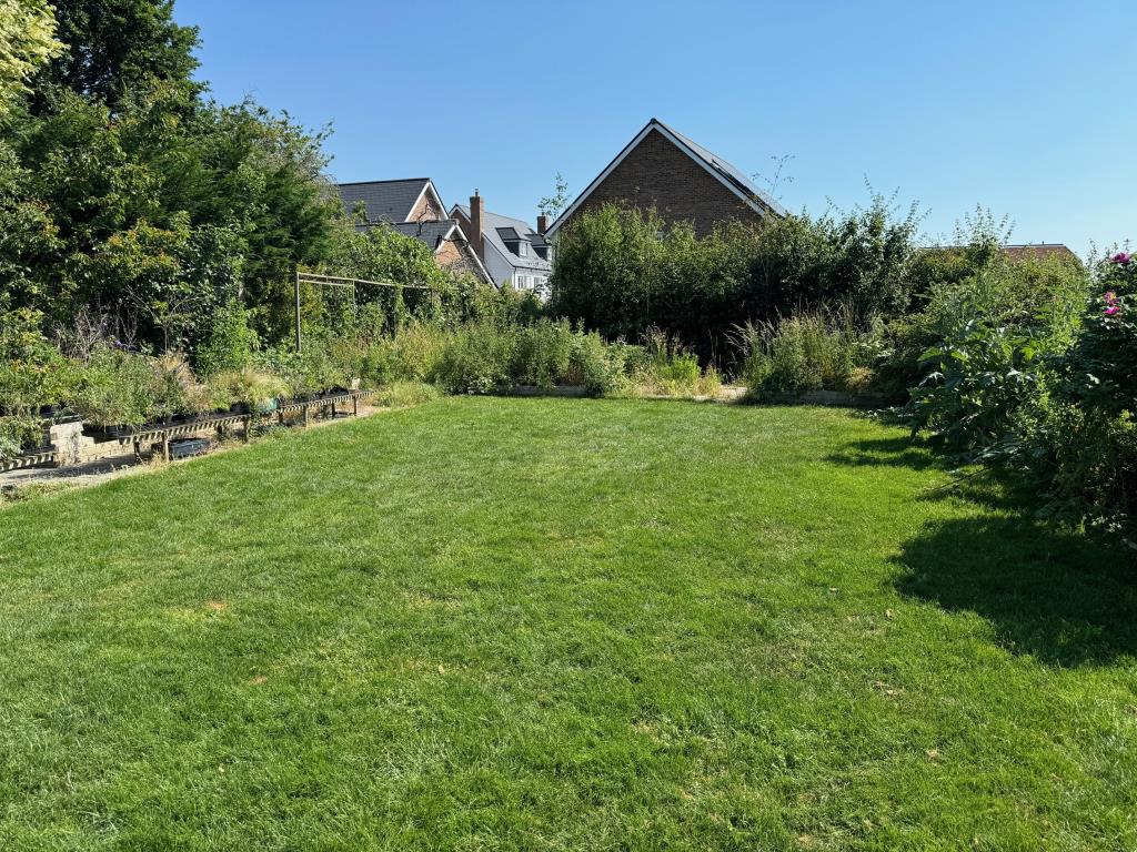 Lot: 59 - DETACHED BUNGALOW FOR IMPROVEMENT WITH POTENTIAL TO EXTEND - Rear Garden